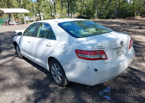 2011 Toyota Camry Le z USA, uszkodzony, nr VIN 4T1BF3EK7BU621942